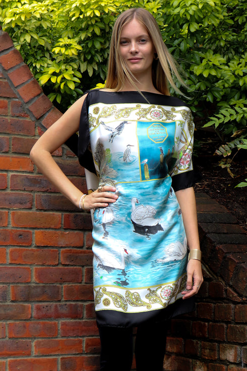 Tunica sciarpa di seta Amanda "CH Logo III/Parallel Lines III".