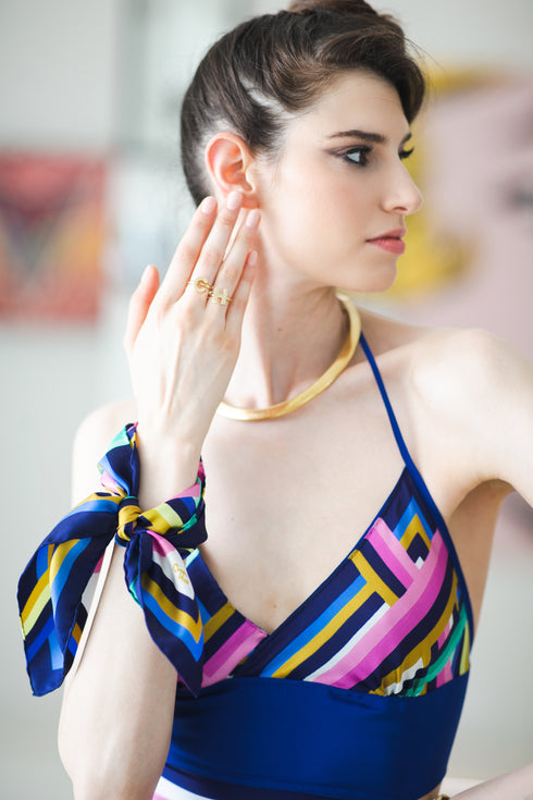 Pochette / Petit foulard en soie "Supergraphic V"