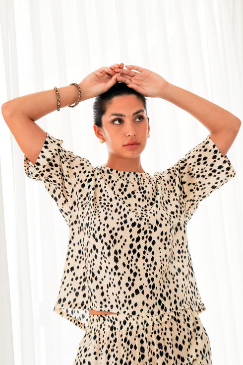 Haut en soie "Snow Cheetah" de Jane